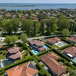 Cara Villa *