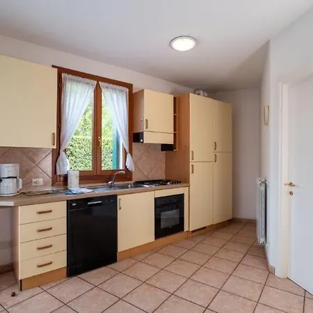 Cara Βίλα Albarella Island